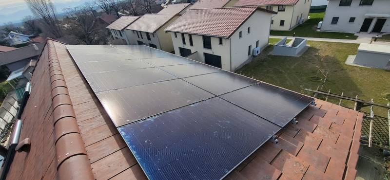 Réalisation : Installation Panneaux Photovoltaïques à Cessy dans le Pays de Gex avec panneau solaire garantie 30 ans