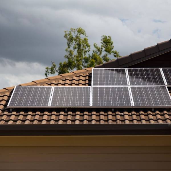 Panneau solaire avec des aides de l'état